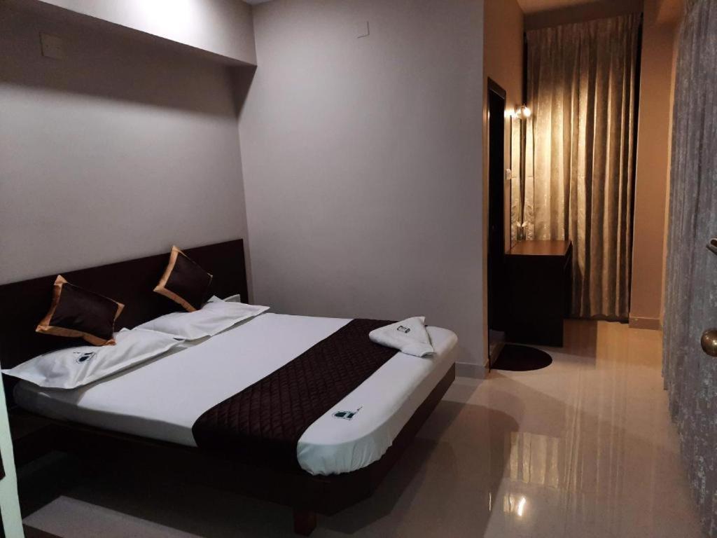 Hotel Aiba Regency Коимбатур Экстерьер фото