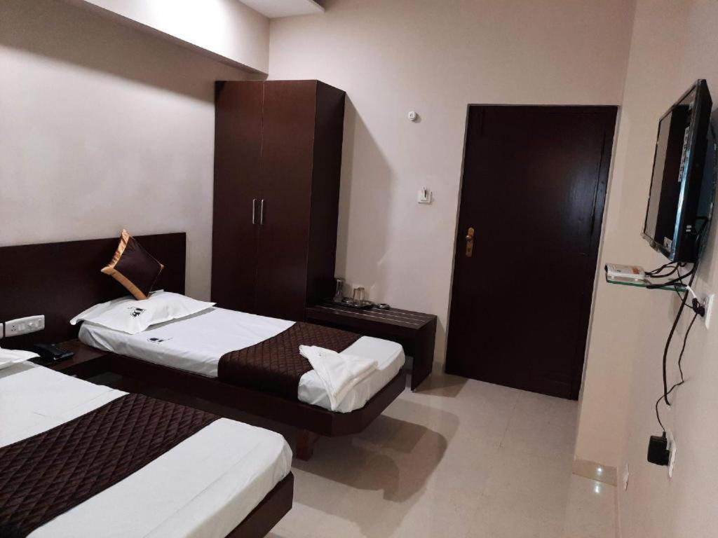 Hotel Aiba Regency Коимбатур Экстерьер фото